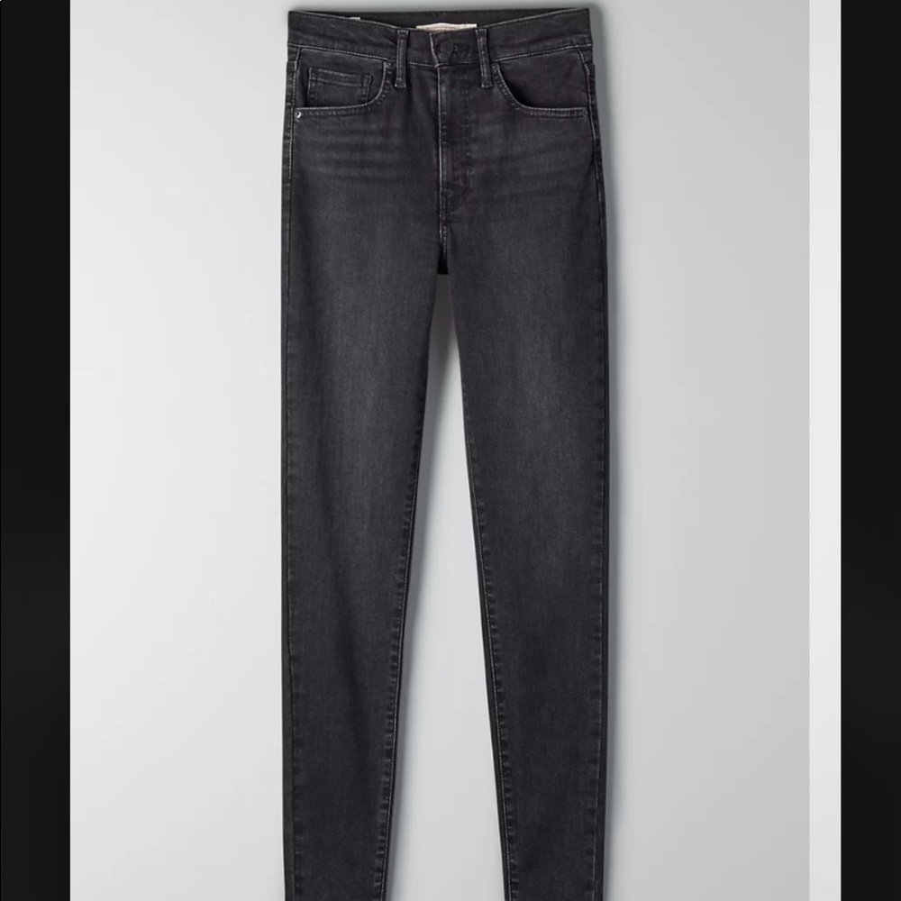 Levi’s Mile High Super Skinny Jeans in color Black Haze - size 24